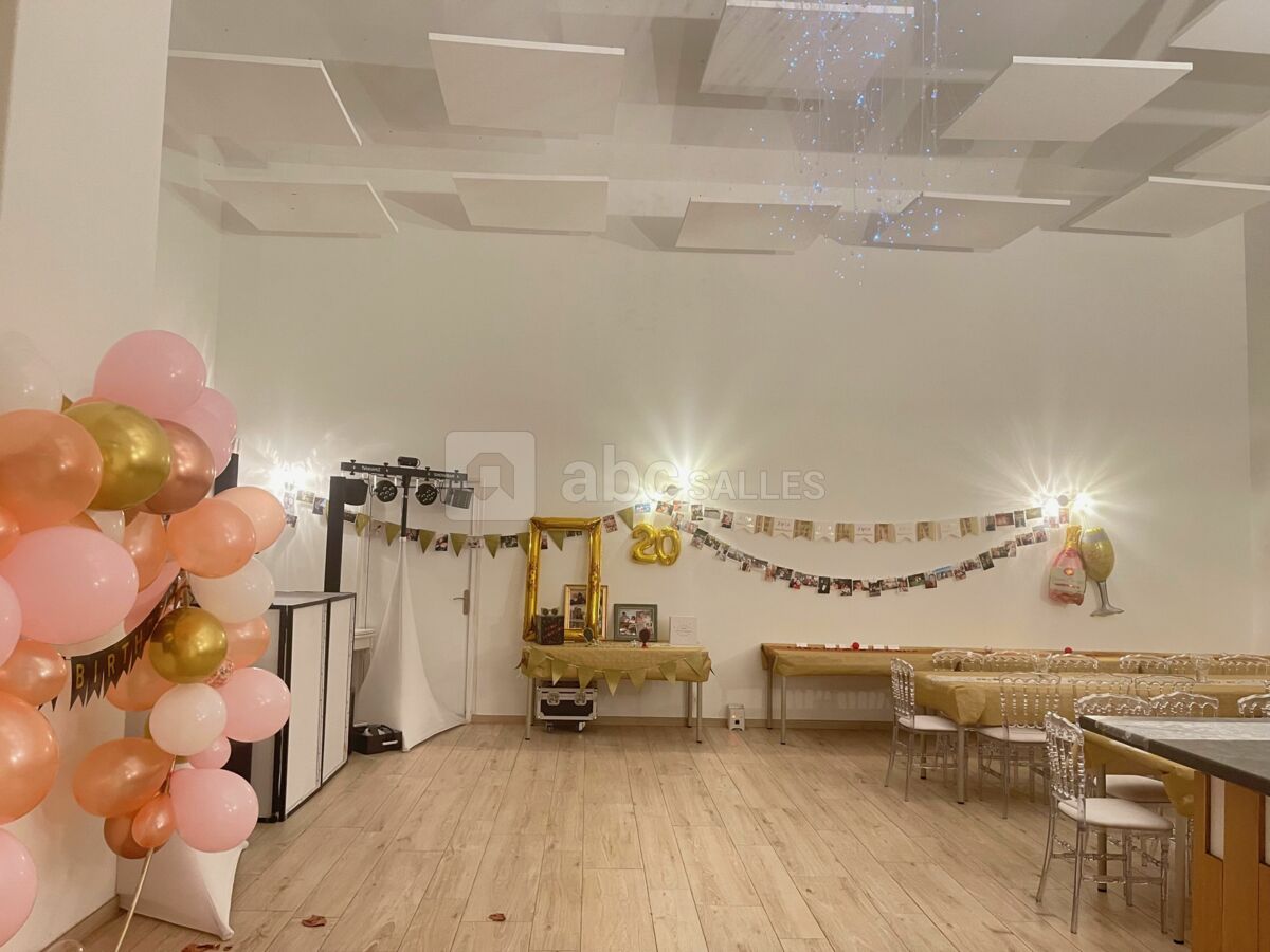 Salle Annexe avec mobilier et arche à ballons