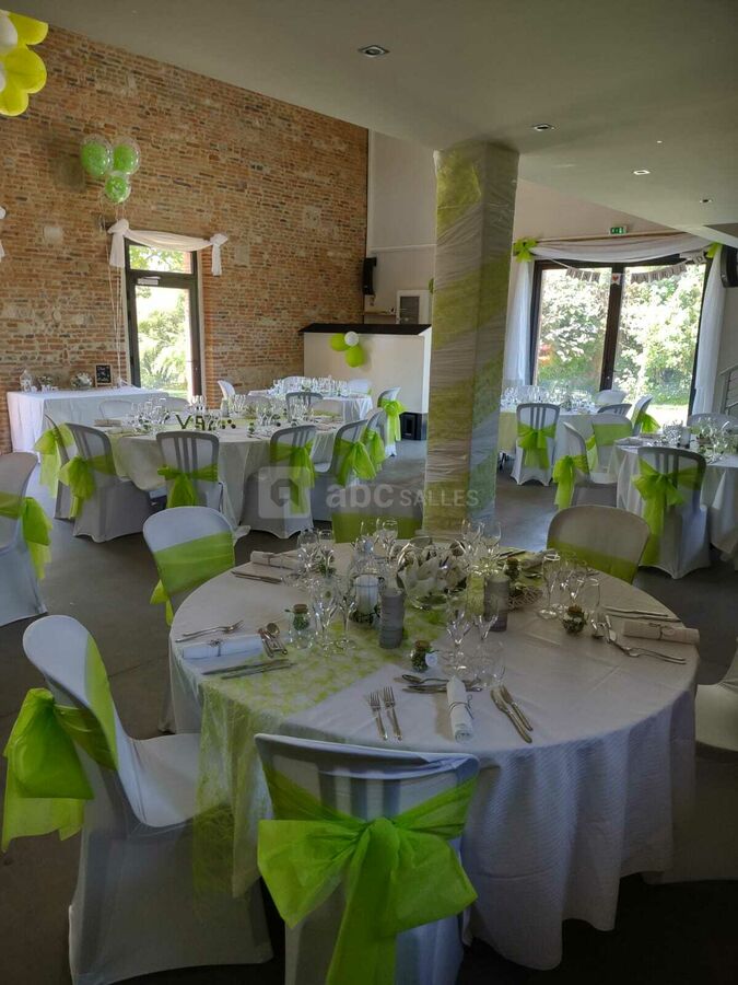 Salle et cabine DJ