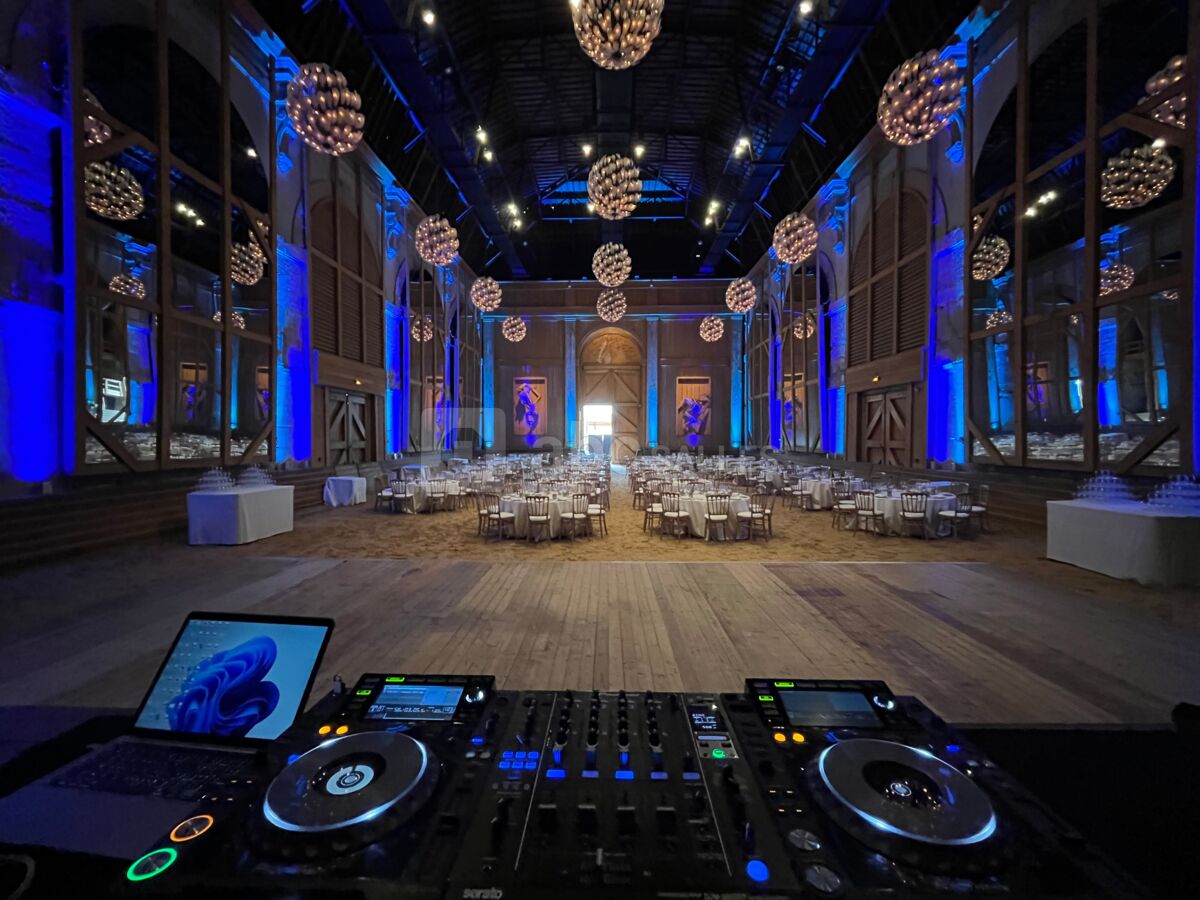 Manège dressé en diner assis et soirée dansante