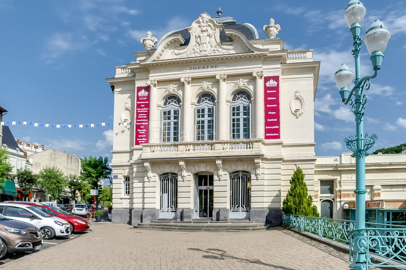 L'entrée du Théâtre