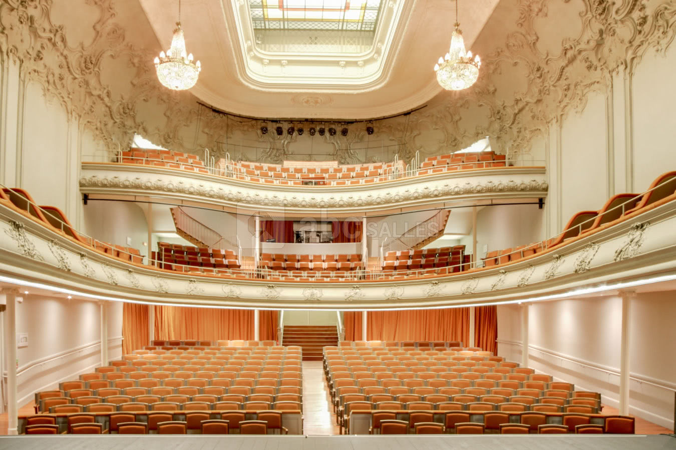 La salle vue de la scène