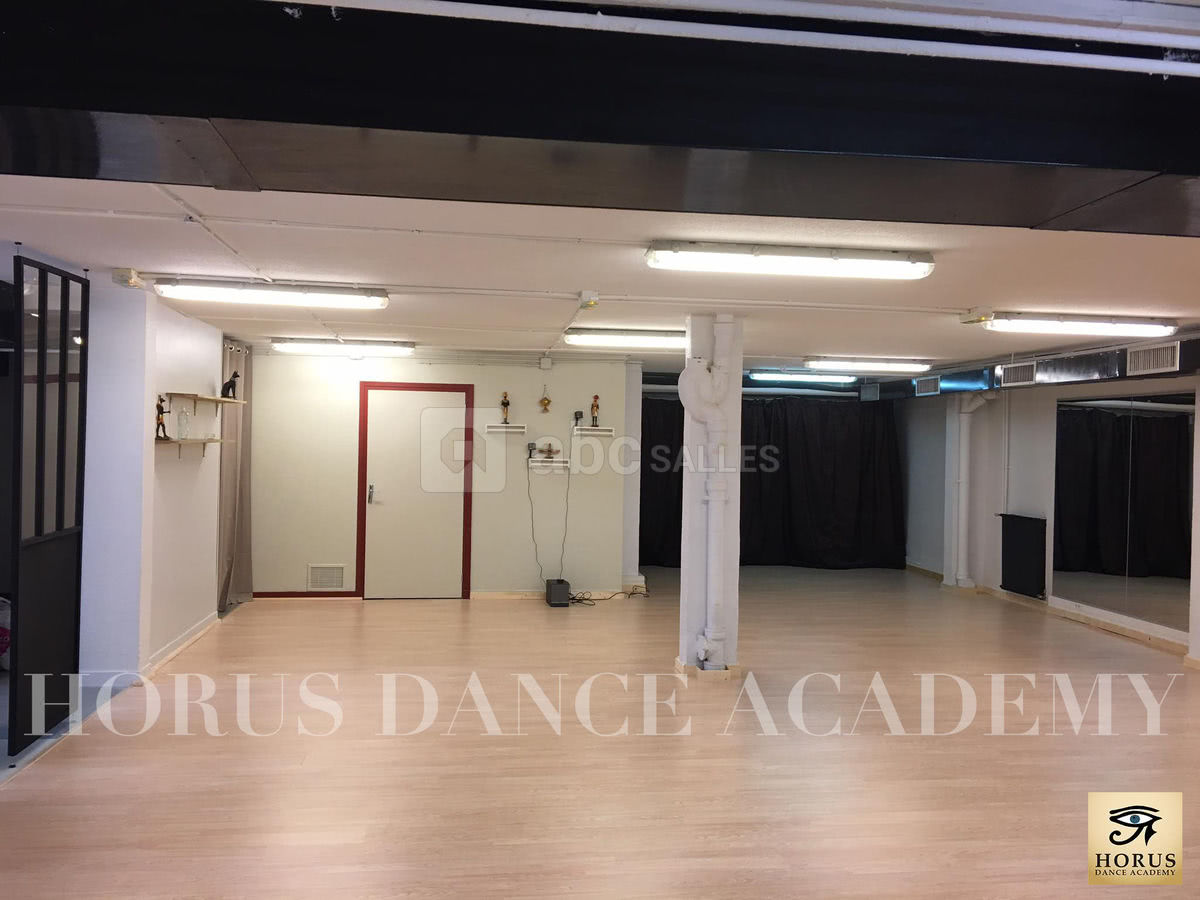 Salle de danse yoga activités physiques et spirituelles