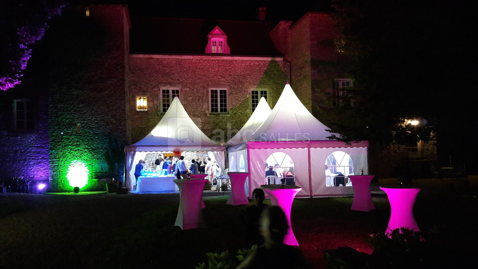 Barnum dans le jardin de nuit