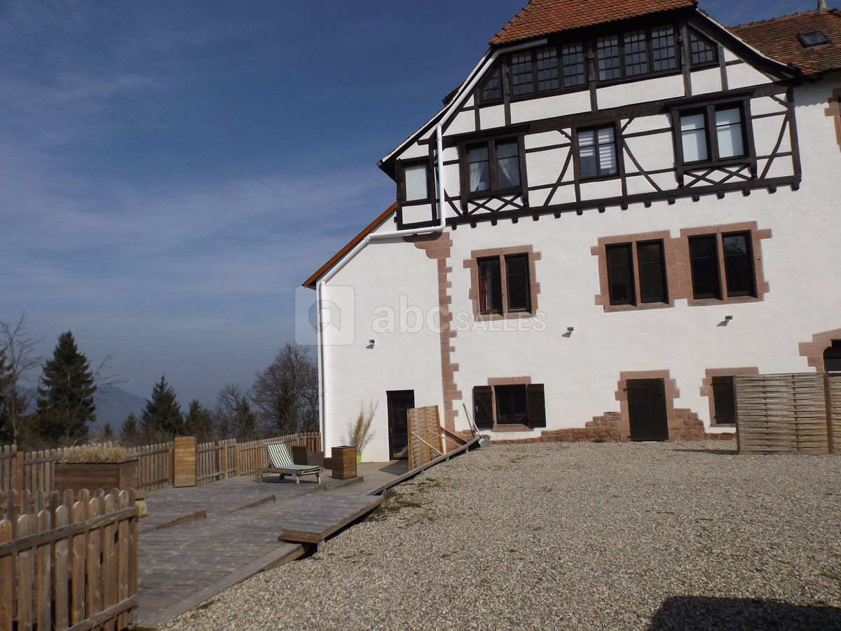 Le Manoir, la terrasse et l'espace pour tente extérieure