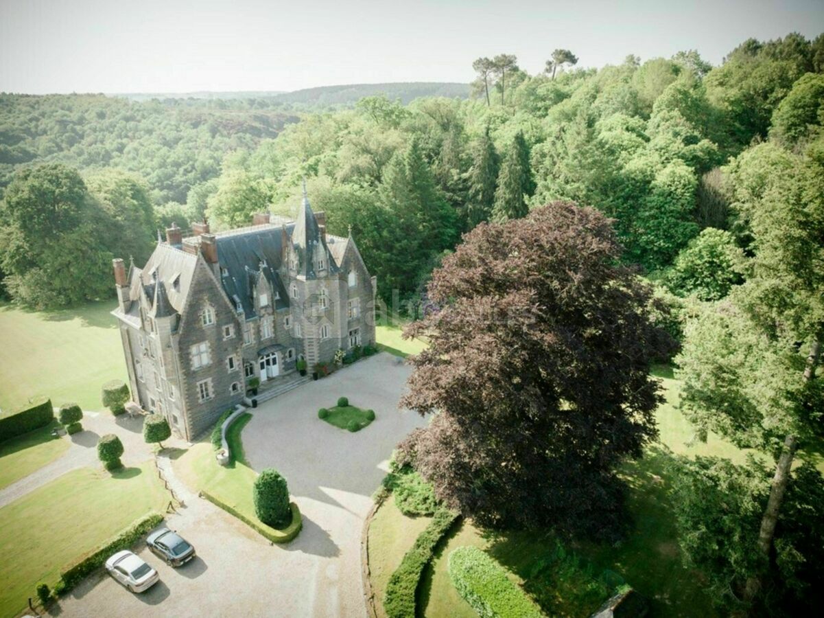 LE CHATEAU