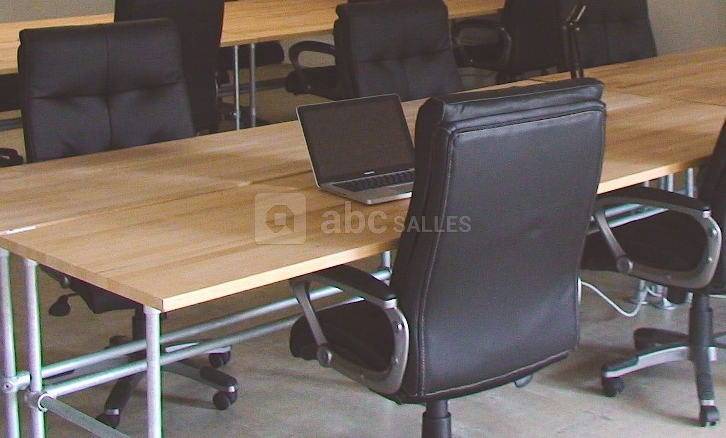 Bureau & fauteuils confortables
