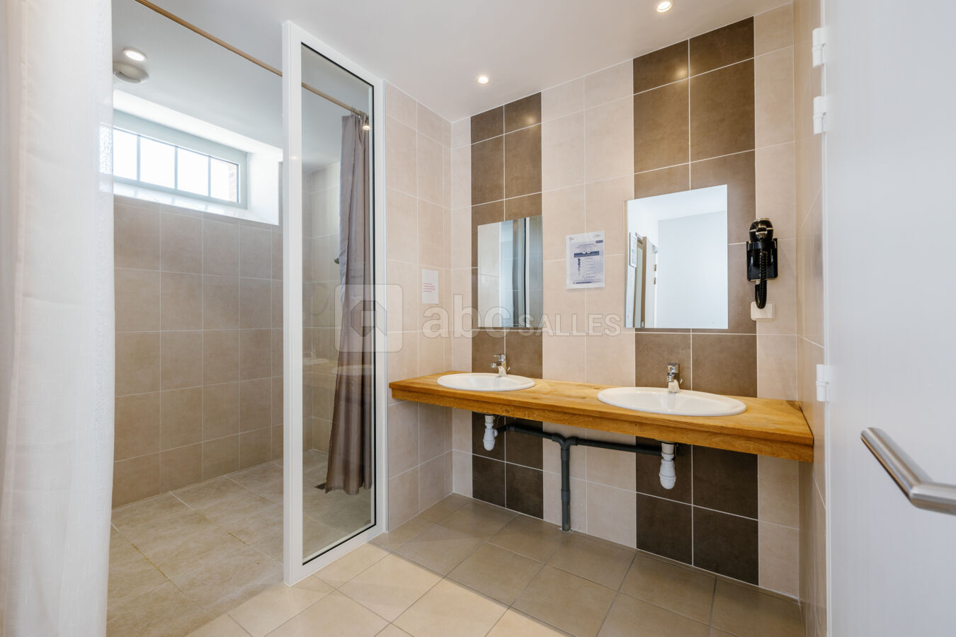 Salle de bains PMR