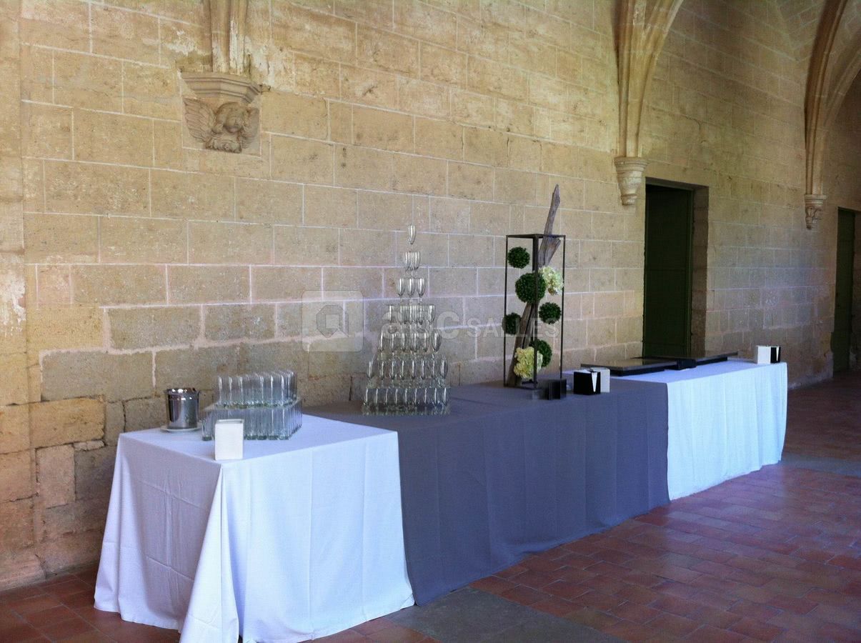 Apéritif dans le cloître 2