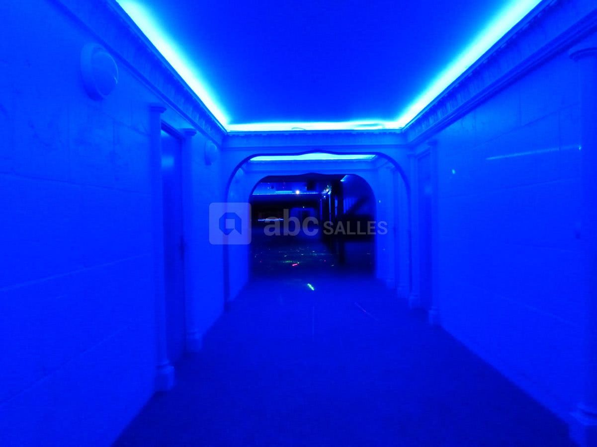 Entrée en bleu