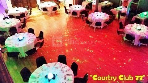 Salle de Fête au "Courtry Club 77"