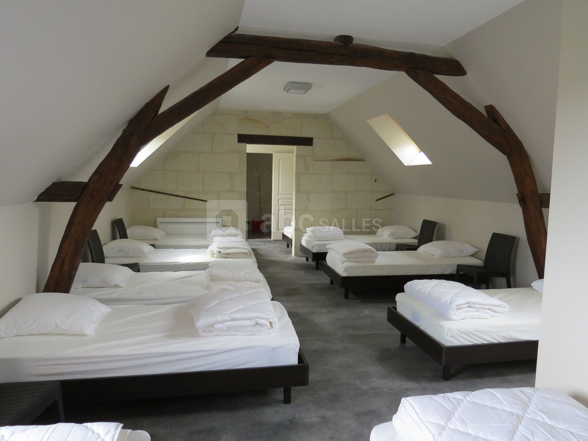 Dortoir 2  ( 11 lits , toilettes , douche )