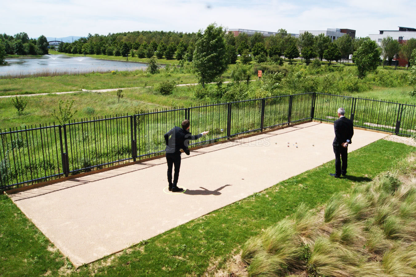 Terrain de pétanque vue sur lac - DoubleTree by Hilton Lyon Eurexpo