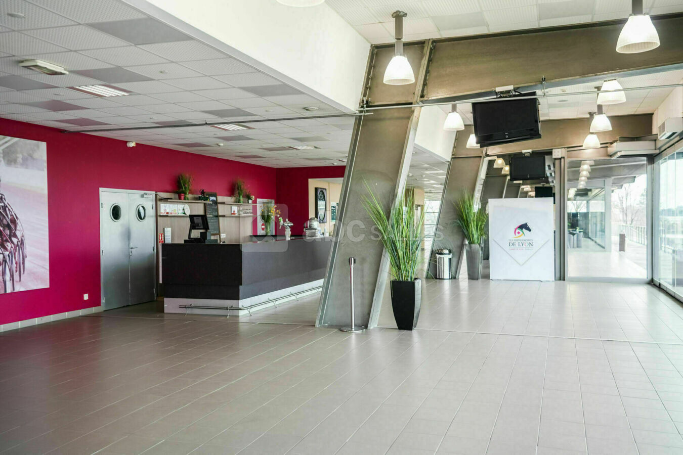 GRAND HALL HIPPODROME LA SOIE
