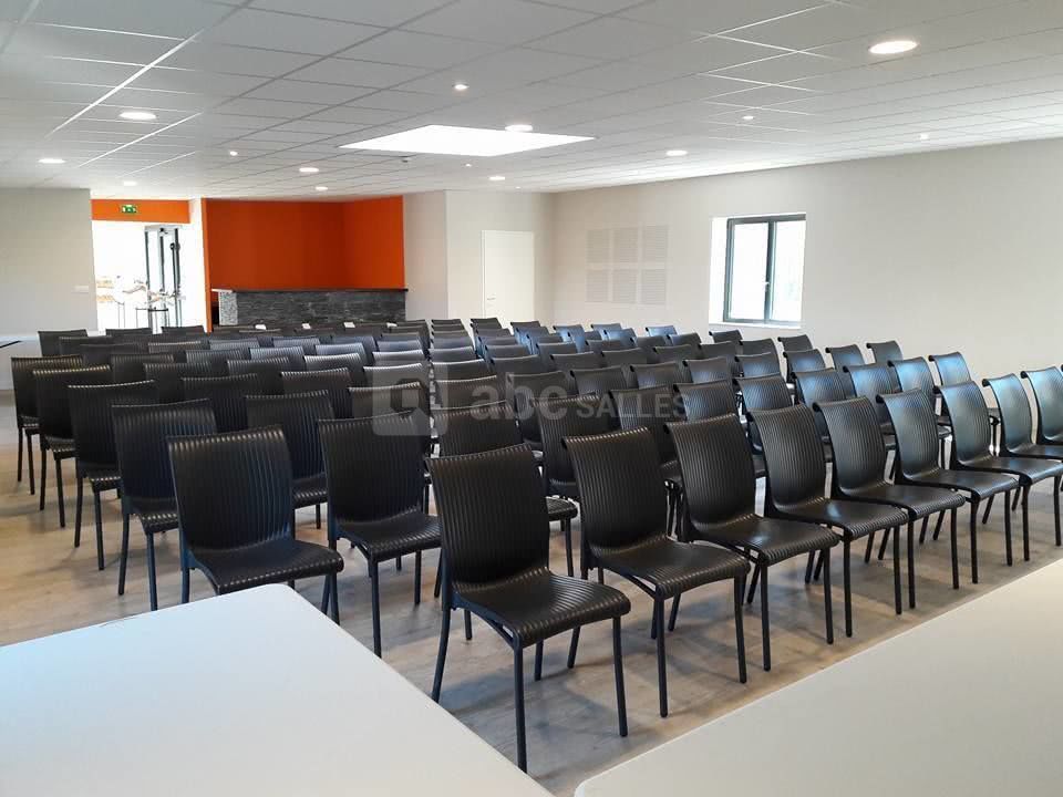 Disposition pour une conférence