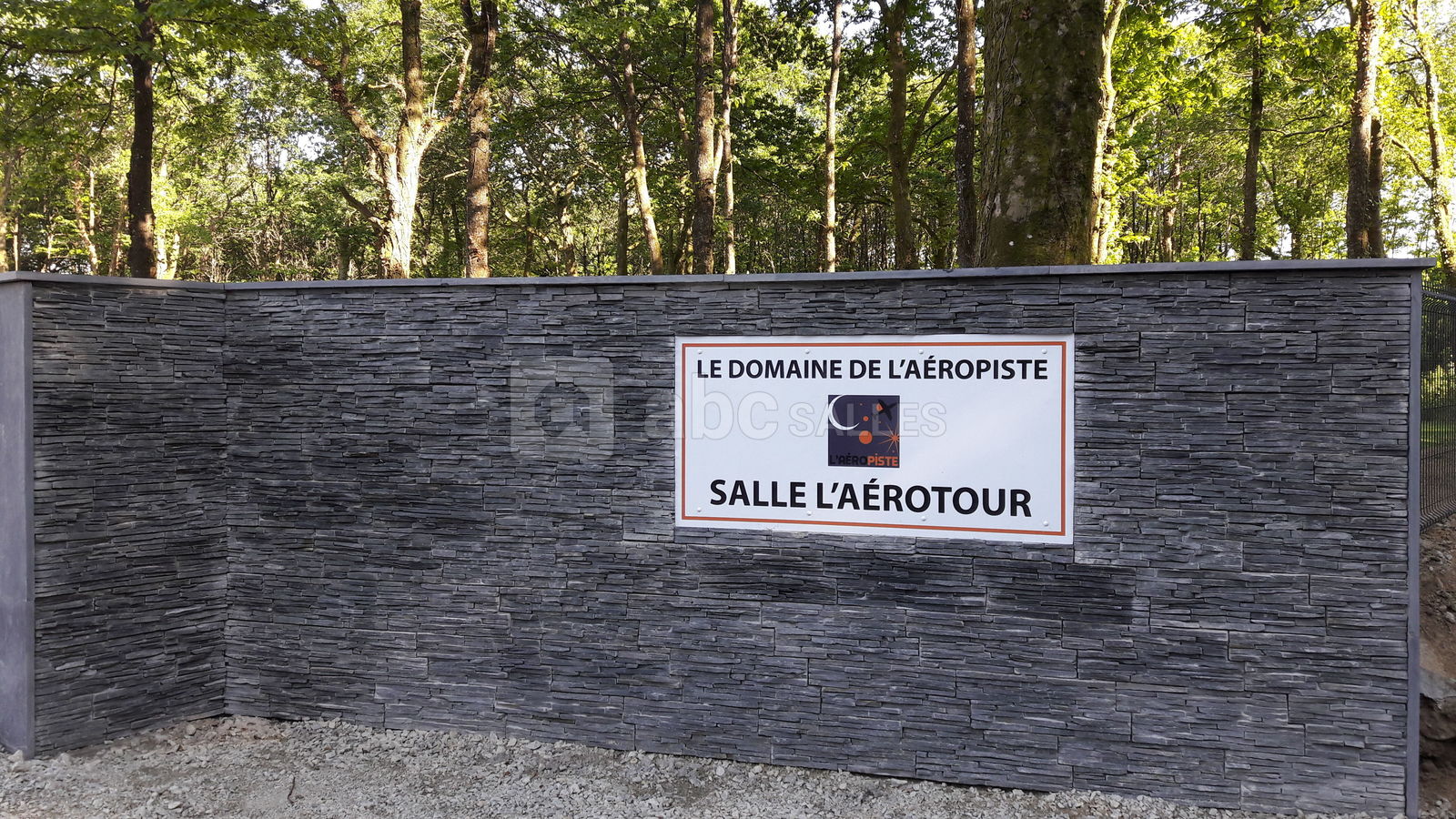 Panneau d'entrée salle Aérotour