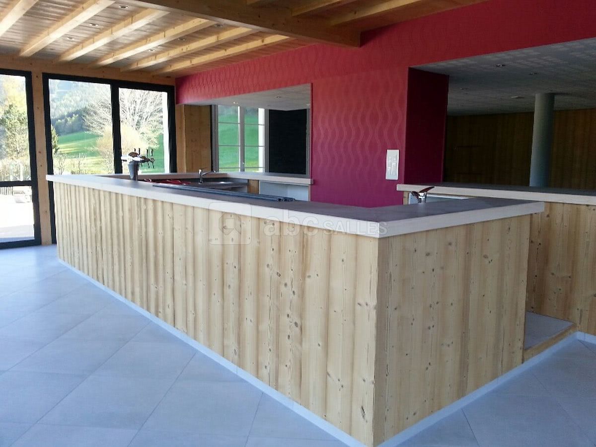 Bar équipé