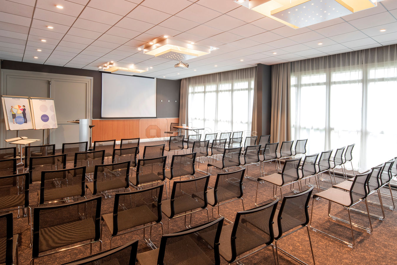 Salle en théatre de 5 à 250 personnes