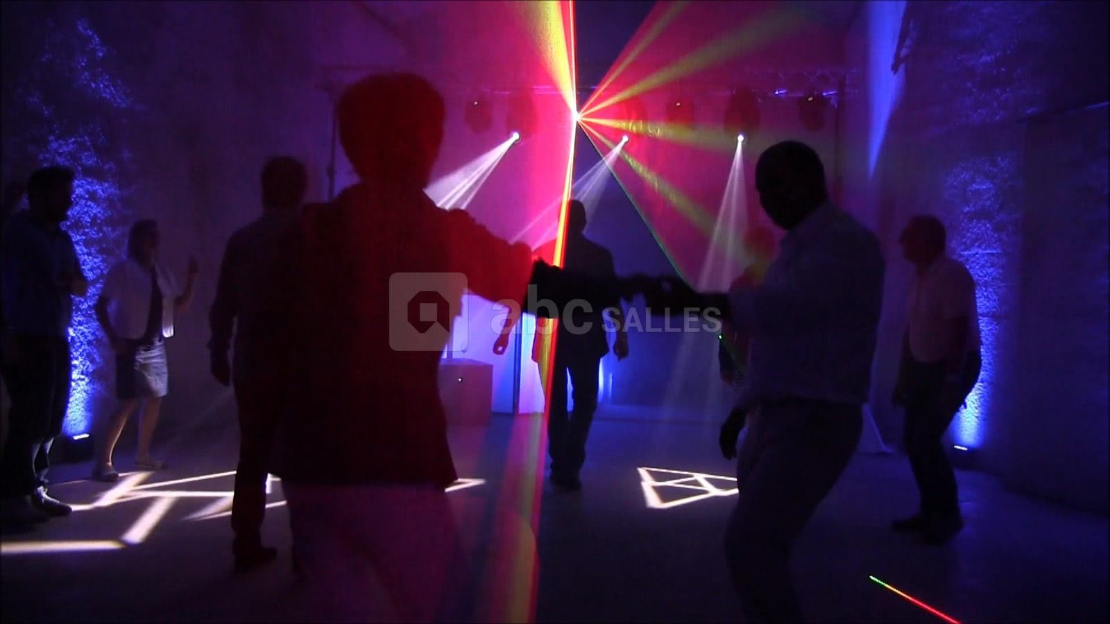 Salle de bal avec lumières