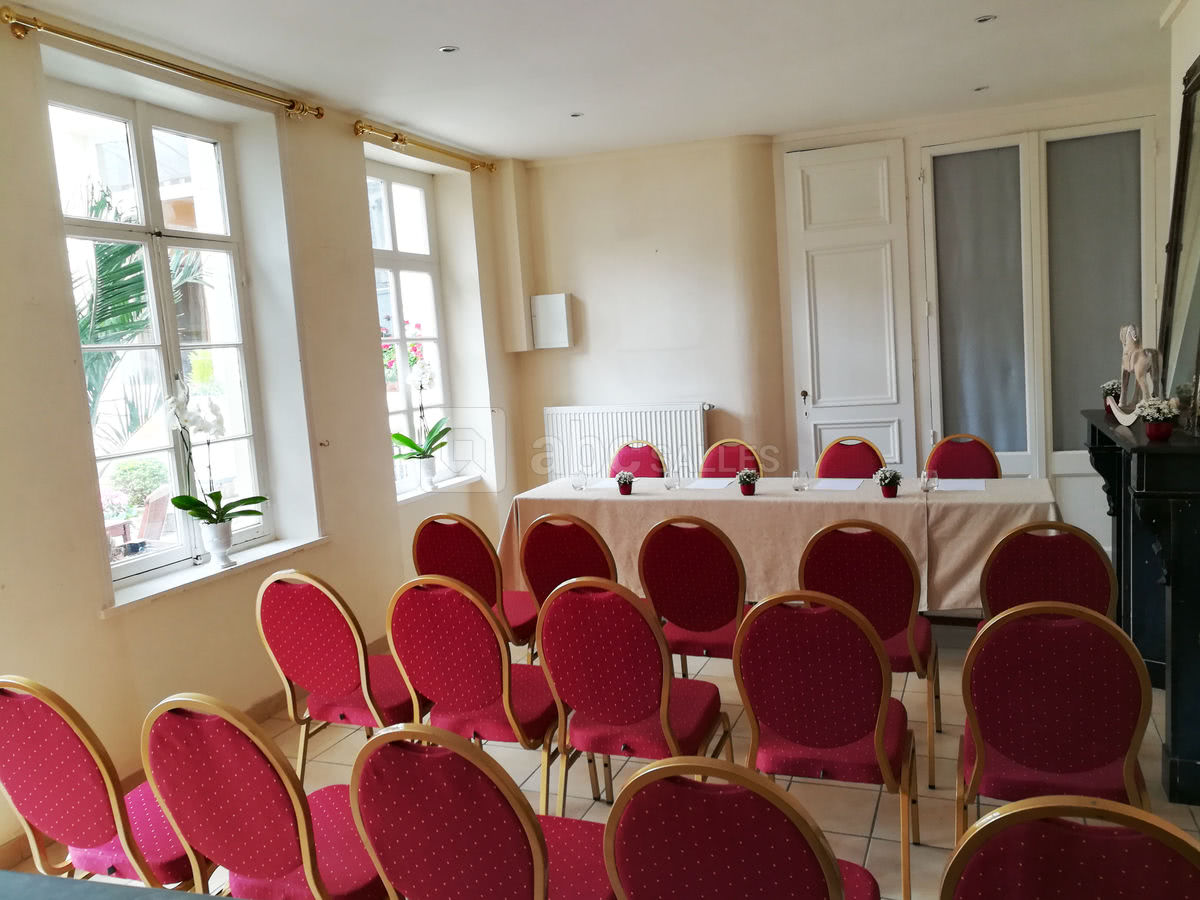 L'Écurie de l'enclos de l'évêché Salle de réunion en théâtre