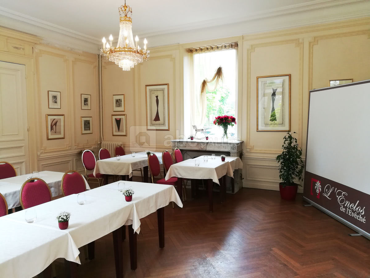 Les Salons de l'Enclos de l'Évêché Salle de réunion en classe