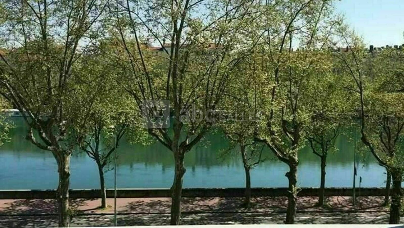 Vue dégagée sur Rhône