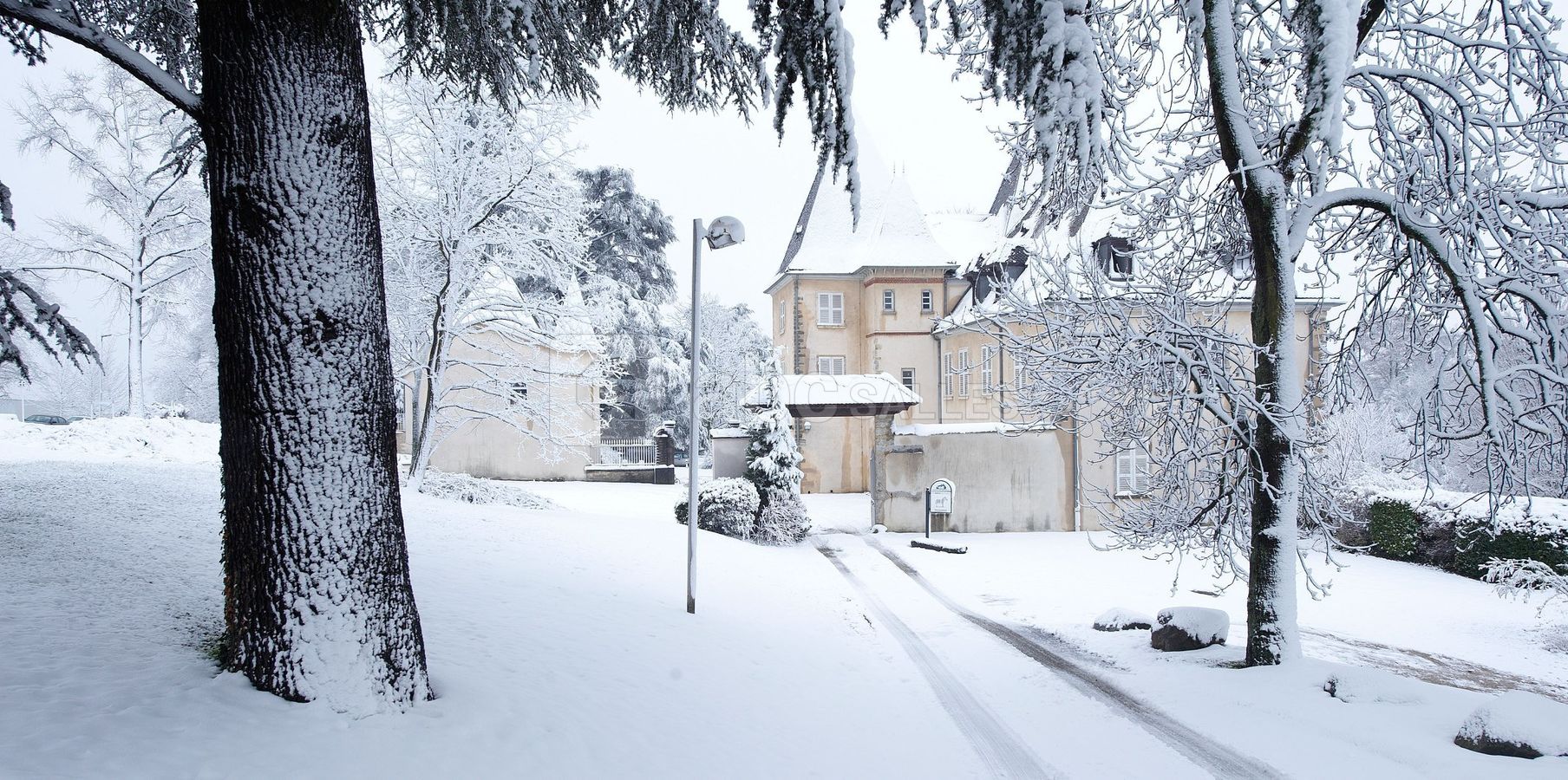 Château de Sans Souci recouvert d'un manteau de neige