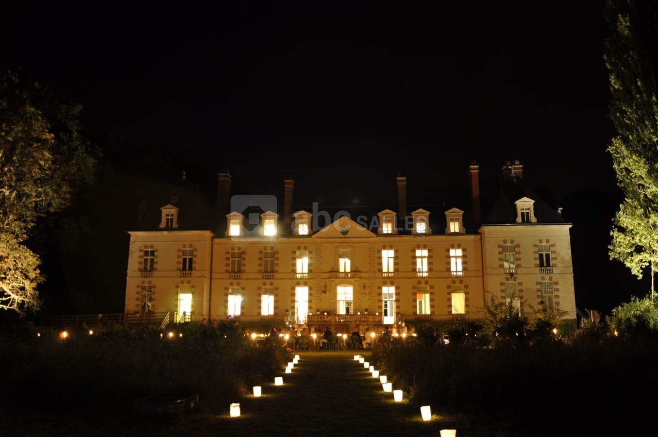 Chateau de percey candles by night / chandeleurs