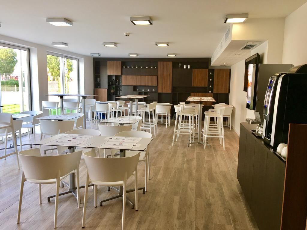 Salle de petit déjeuner du Brit Hotel Martigues