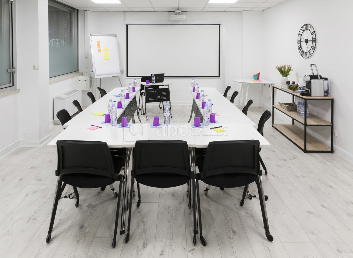 Salle 1 de 25 m2 lumineuse et modulable