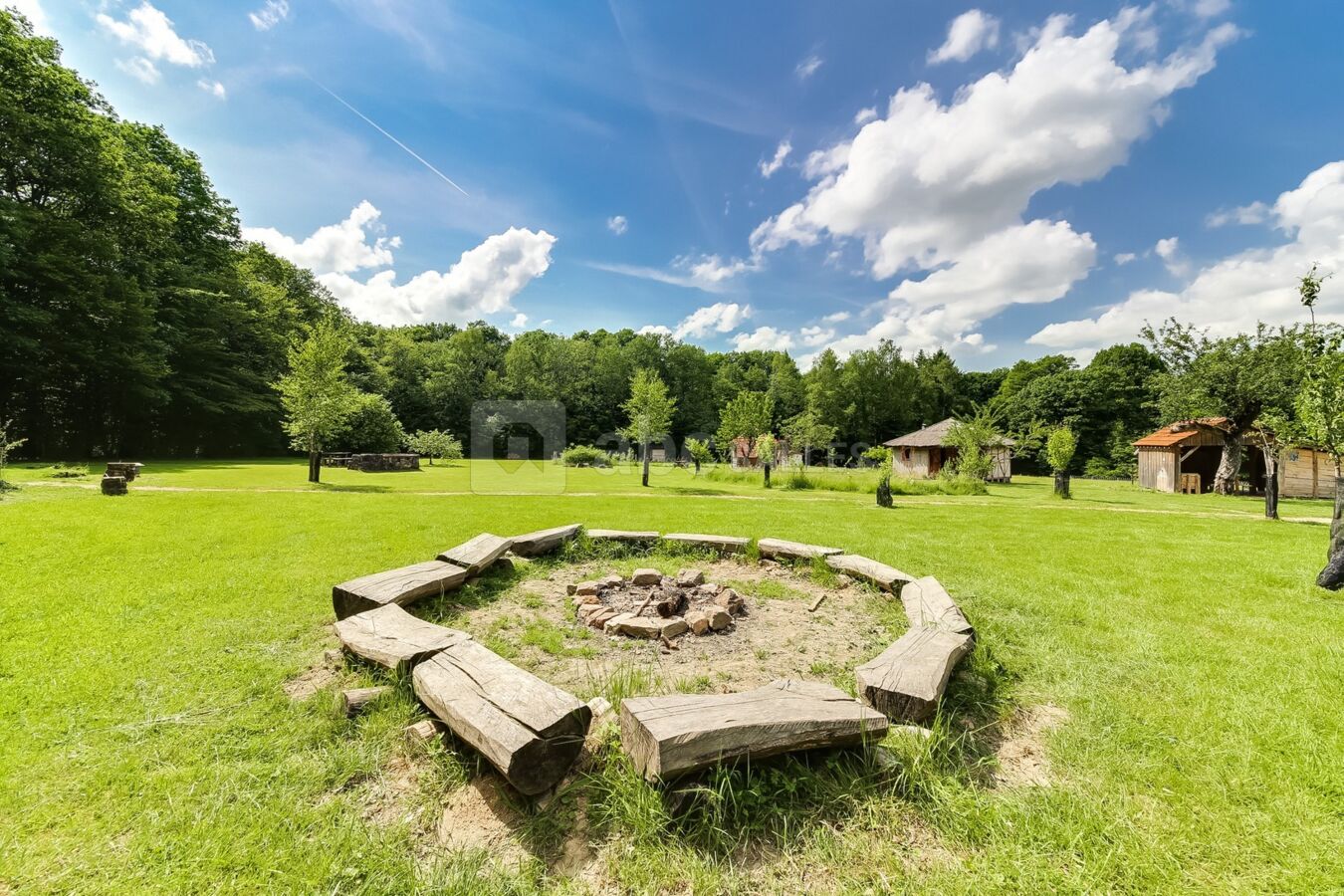 Espace feu de camp et grands espaces pour vos chapiteaux et barnums