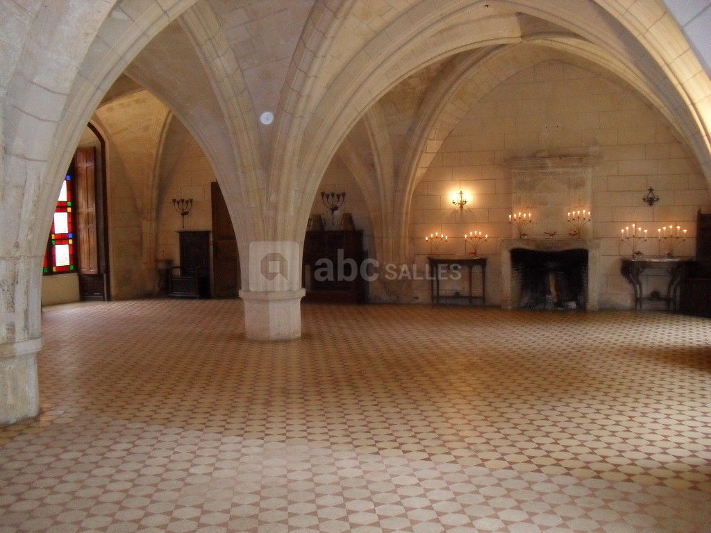 Cellier des moines vide pour 180 invités.