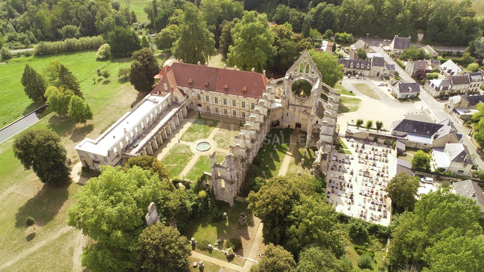 Vue cavalière de l'abbaye.