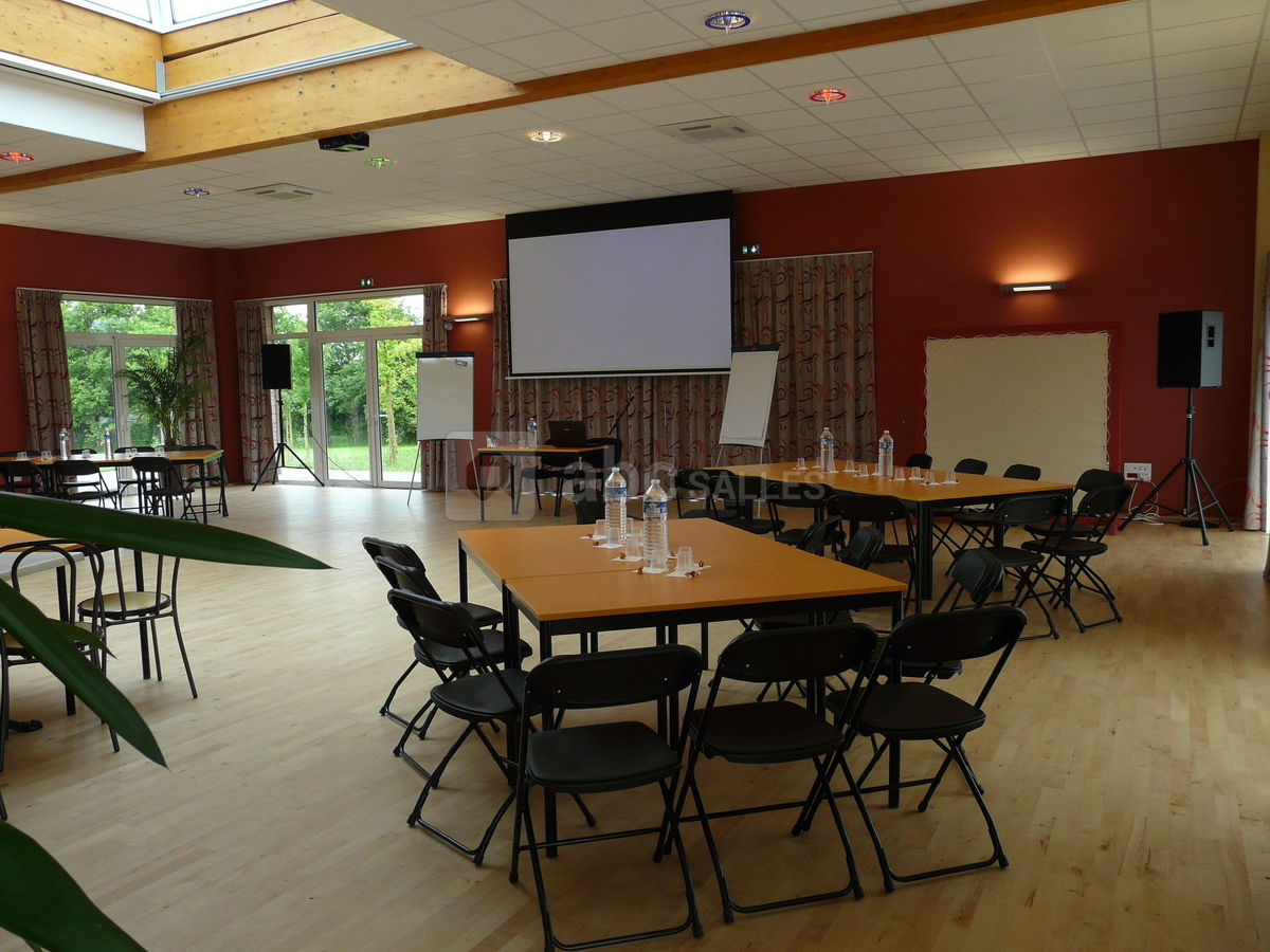 Salle le jaunay 180 m²