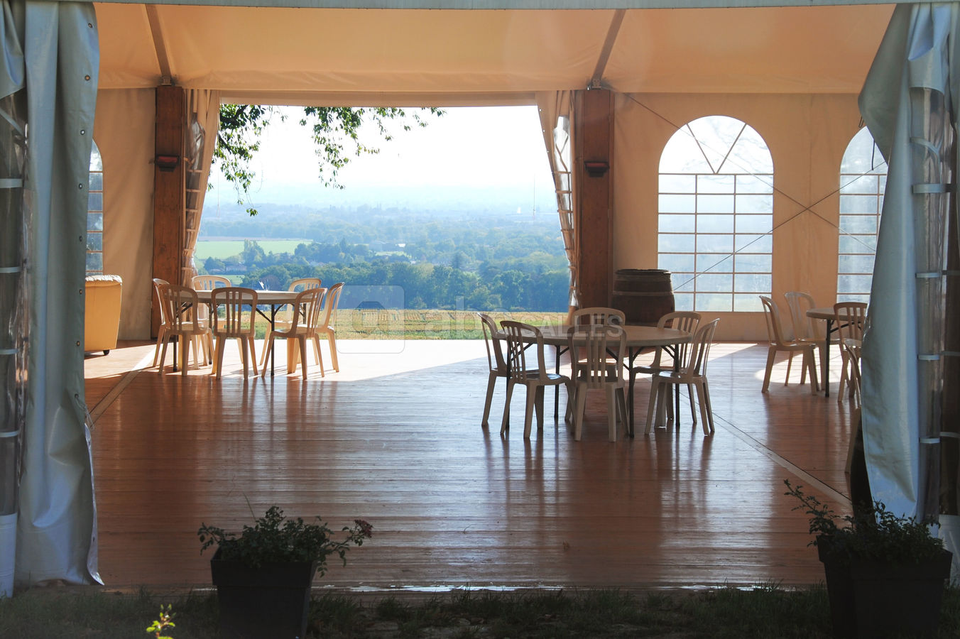 Salle de réception avec vue