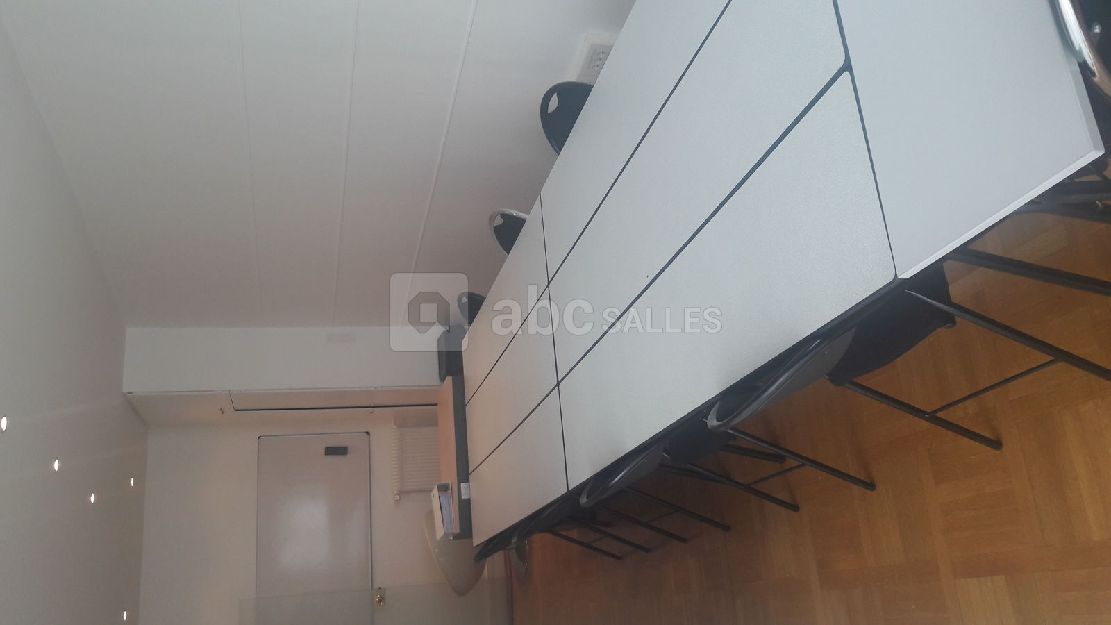 Salle de Réunion pour 12 Personnes