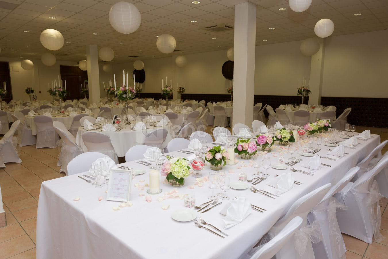 Disposition à 220 personnes