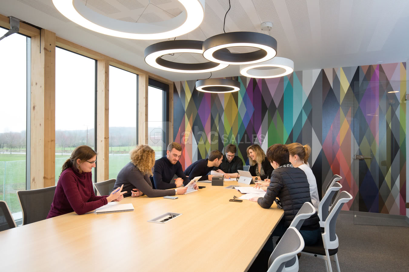 Salle de réunion 28 m² pour 15 personnes, visioconférence