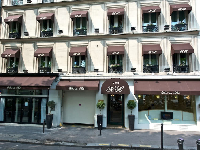 Facade (salle de réunion- parking- hotel)
