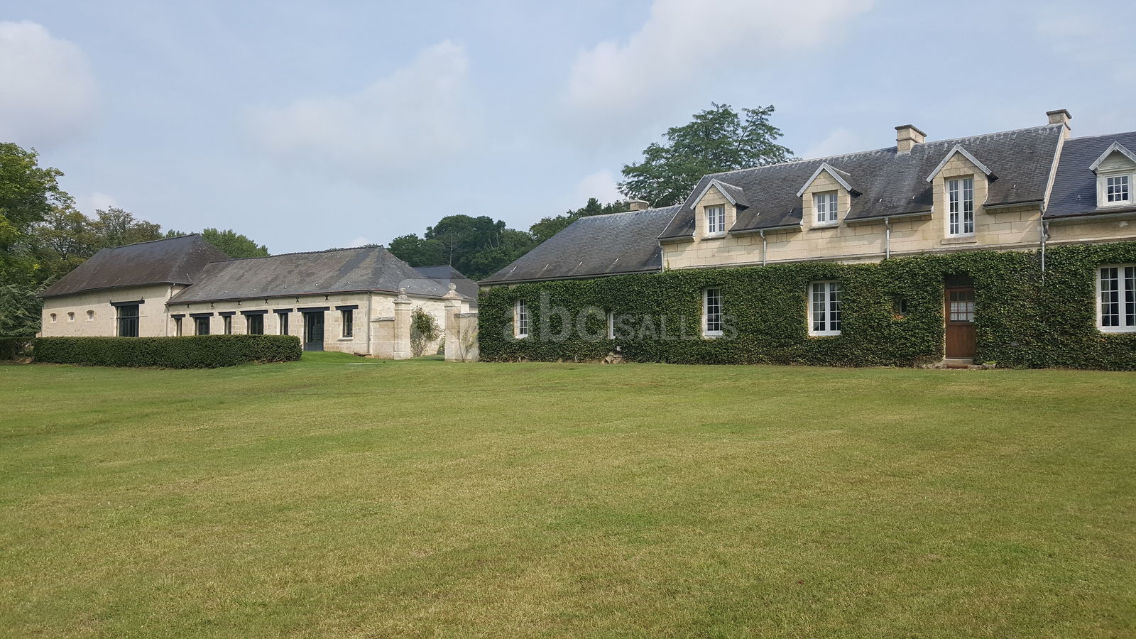 Extérieur salle et communs