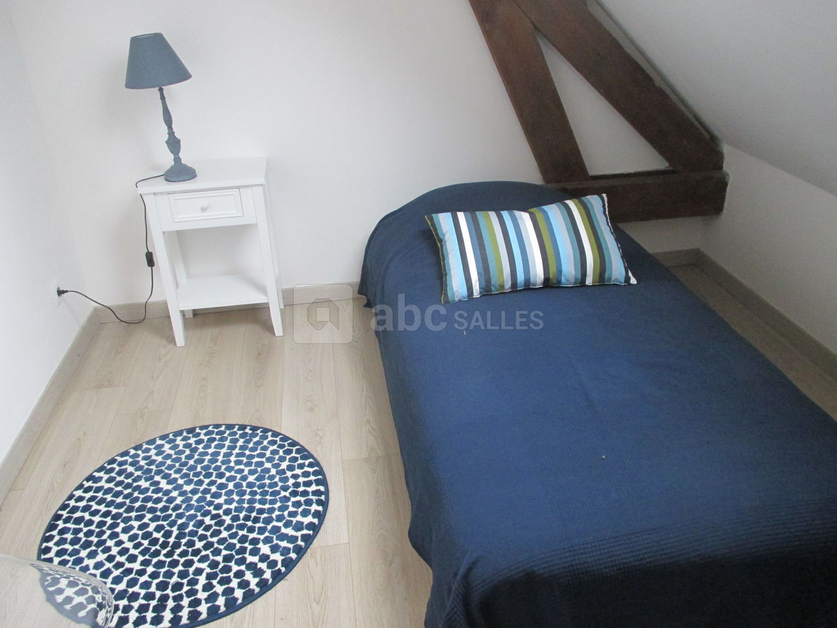 Chambre single dans les communs