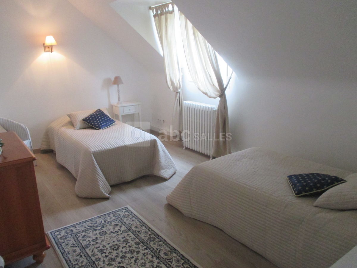 Chambre double dans les communs