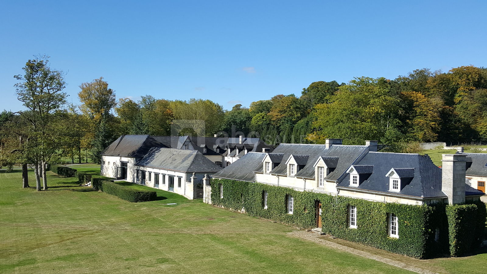Ensemble des batiments : salle et communs