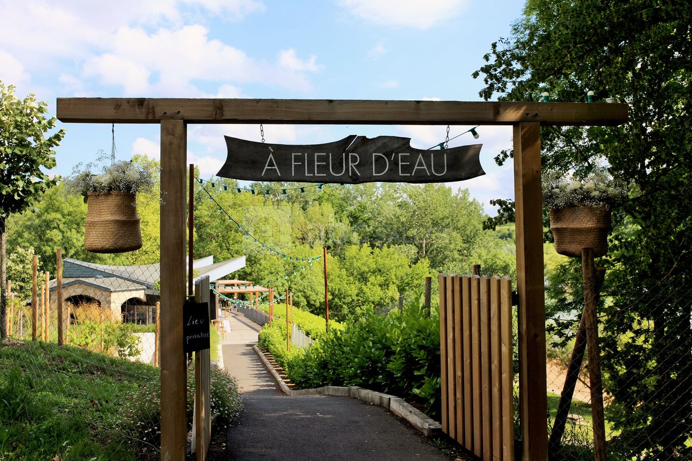 A FLEUR D'EAU