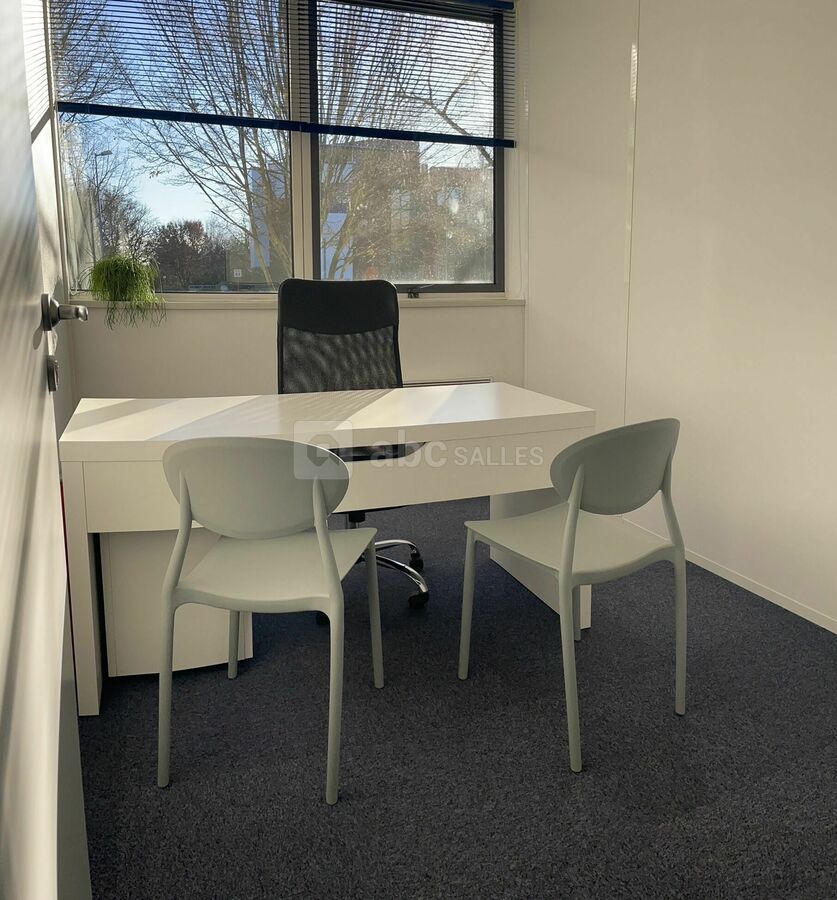 Bureau équipé