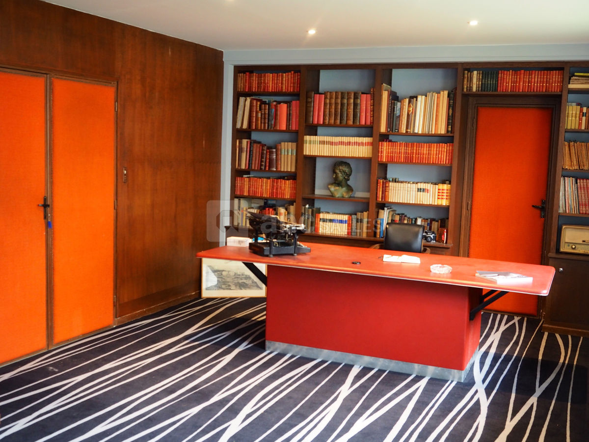 Le Bureau-Bibliothèque