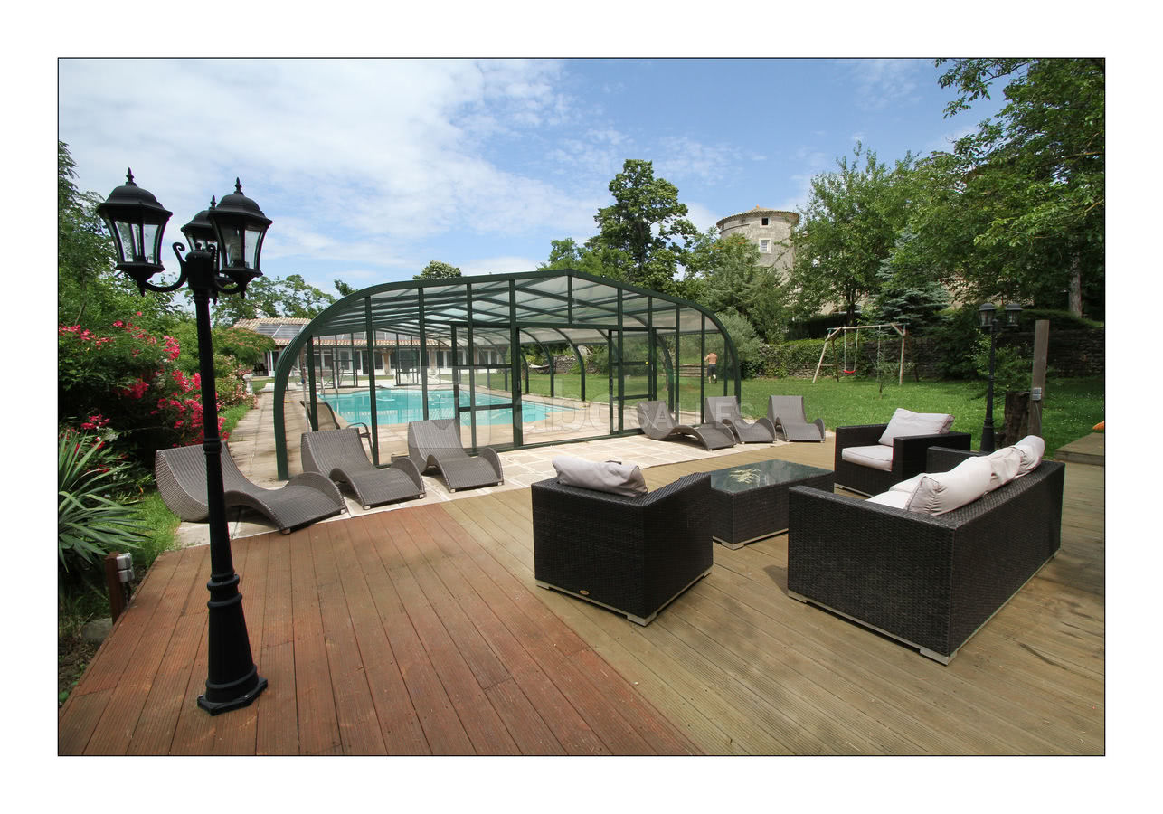 Vue du château de la piscine.