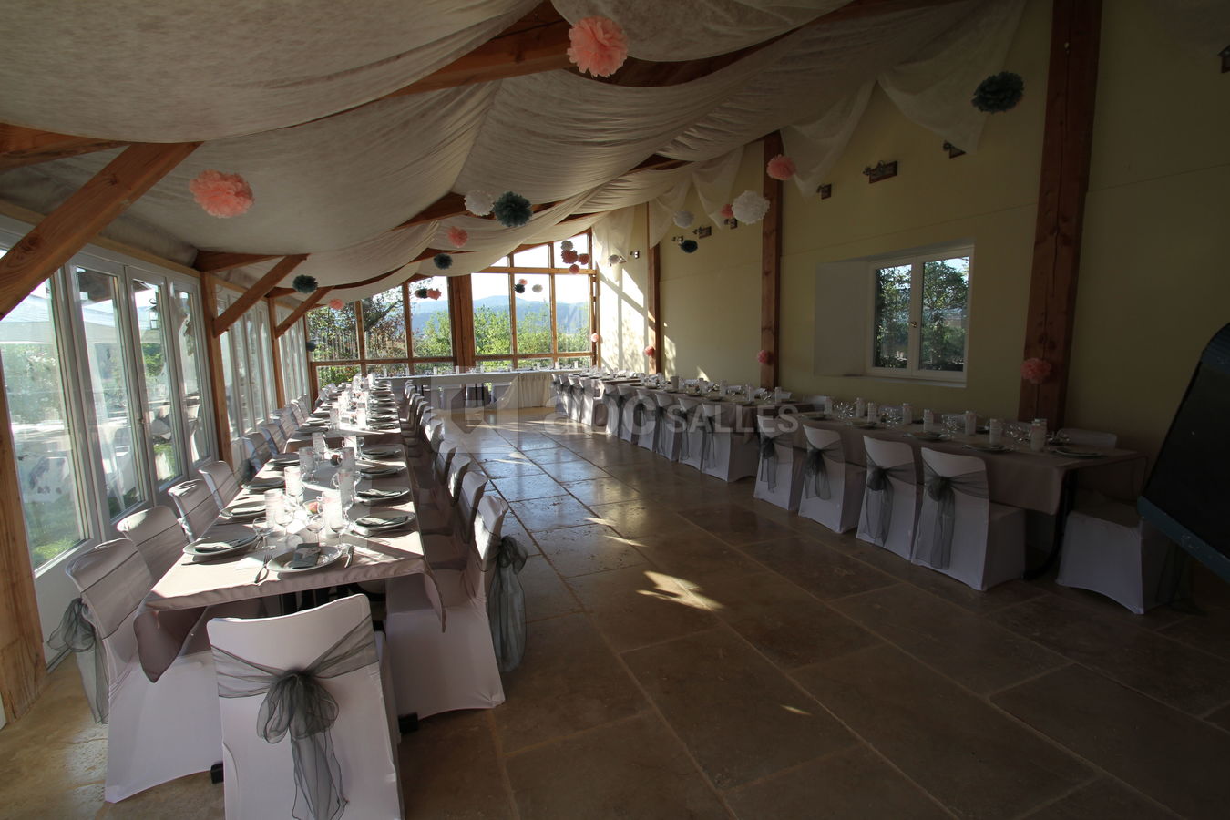 SALLE DE RÉCEPTION.
