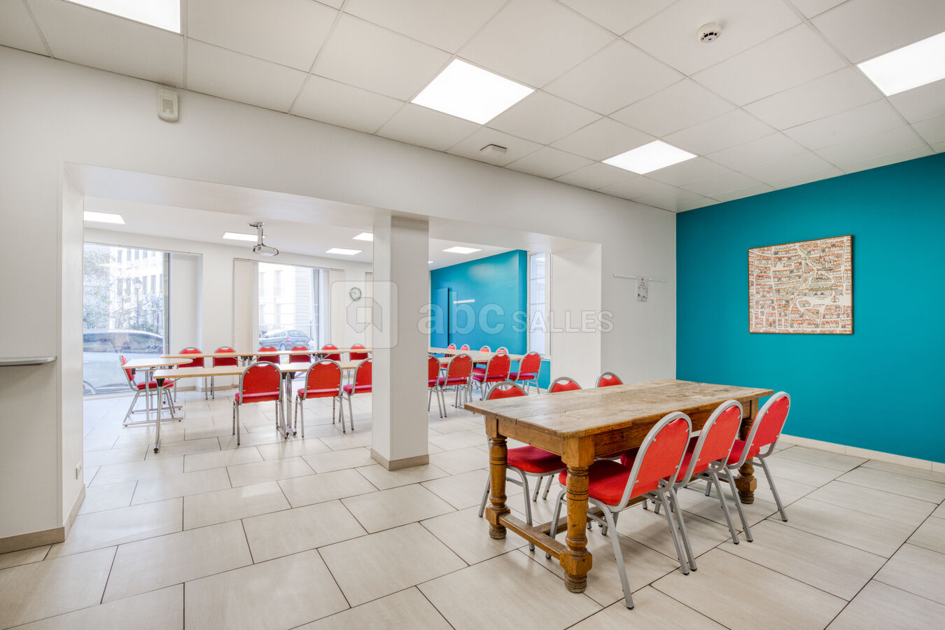 Accueil de la salle avec possibilité d'atelier en petits groupes