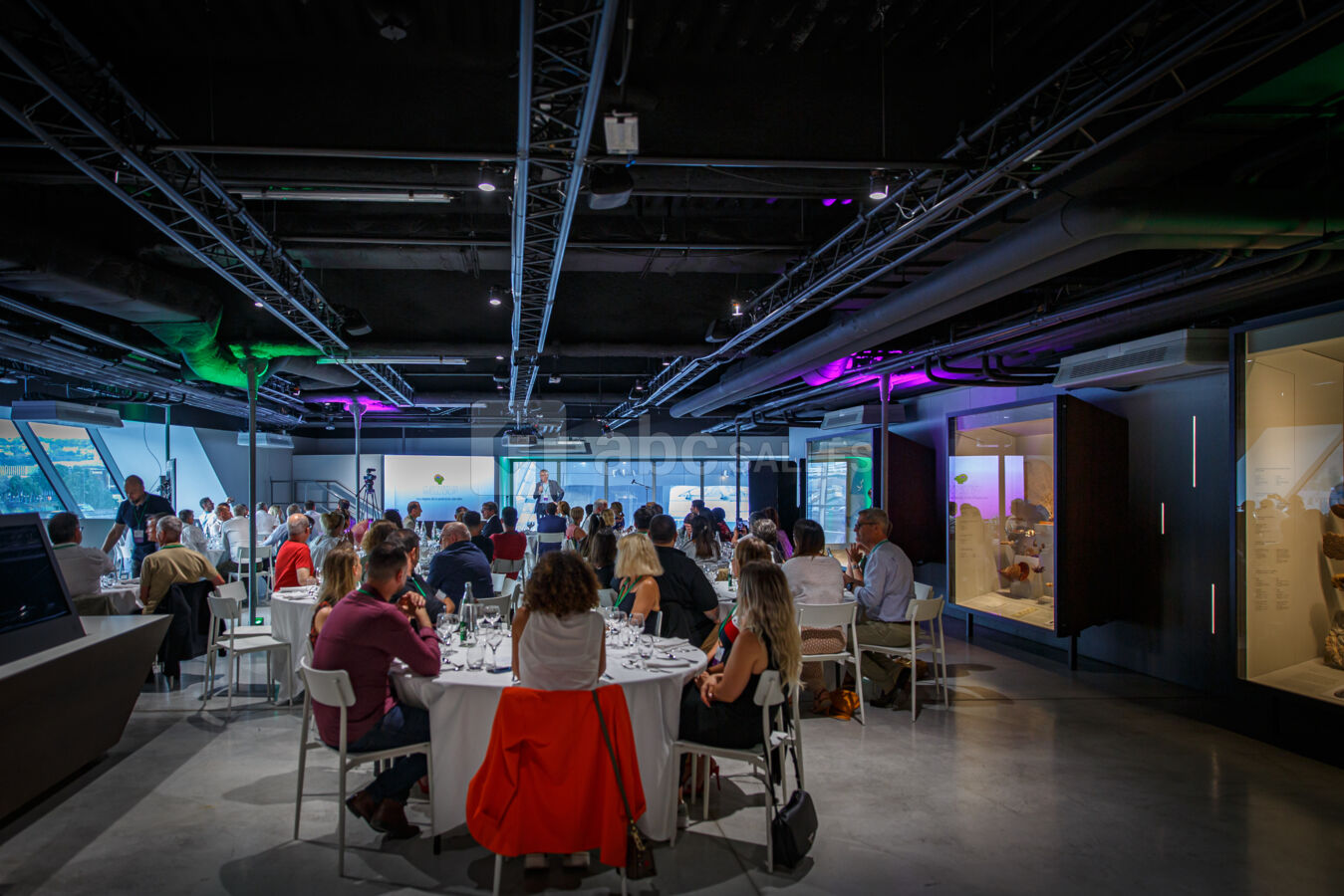 Galerie Emile Guime en configuration repas assis