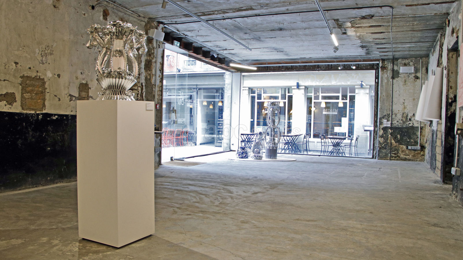 Espace galerie d'art et terrasse